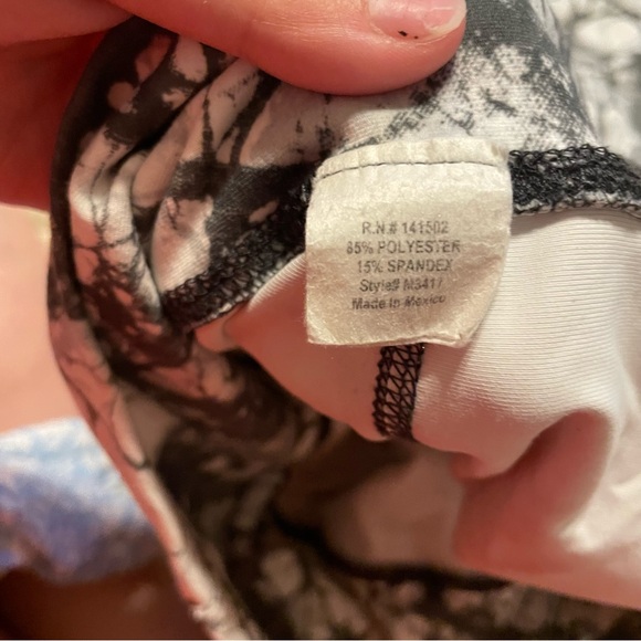 Marble Athletic Capri Leggings - Picture 3 of 5